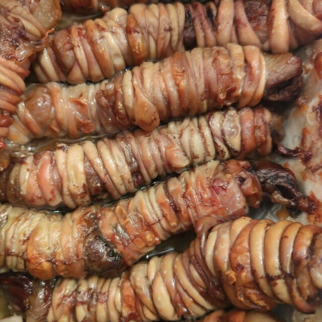 🔥 Novità assoluta nel menù di Scrufanizie! 🔥 Il #Torcinello è finalmente arrivato! 🤤 Un piatto delizioso che fa parte dell’antica tradizione culinaria salentina e foggiana e che ora potete finalmente provare nel nostro nuovo panino! Preparato con torcinello d'agnello (interiora d'agnello condite con peperoncino e prezzemolo avvolte nella retina e budello), bomba pugliese (mix di verdure piccanti) e crema di zucchine! Se non lo provi non ci credi! 😎

𝑺𝑪𝑹𝑼𝑭𝑨𝑵𝑰𝒁𝑰𝑬: 𝒍𝒂 𝒕𝒂𝒏𝒂 𝒅𝒆𝒊 𝒈𝒉𝒊𝒐𝒕𝒕𝒊 𝒏𝒆𝒍 𝒄𝒆𝒏𝒕𝒓𝒐 𝒔𝒕𝒐𝒓𝒊𝒄𝒐 𝒅𝒊 𝑷𝒆𝒓𝒖𝒈𝒊𝒂
📅 Dal martedì al giovedì: 10.30 / 21.00 
Venerdì e sabato: 11.00 - 15.00 / 17.30 - 22.30
📍 Via del Sole, 6
☎️ 329 793 4924
🛍 Consegna a domicilio con #Deliveroo e #justeat

#centrostoricoperugia #Perugia #food #panini #prodottilocali #foodlovers #aperitivoperugia